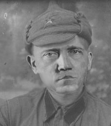 30 ноября 1940 года в Советскую армию был призван Семён Гитлер. Он успел до войны закончить школу пулемётчиков в Одессе и попал на фронт, до которого далеко добираться не пришлось